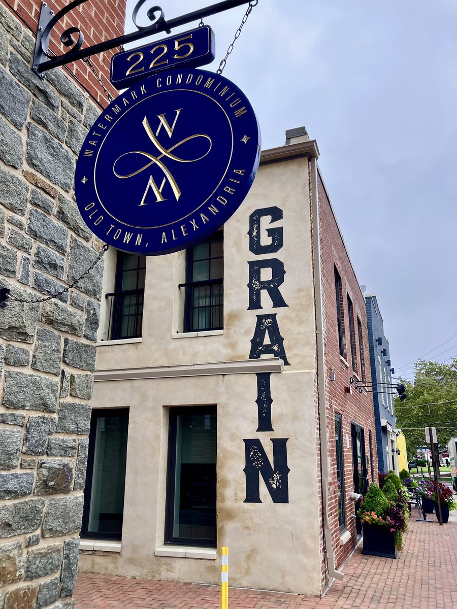 HobanGirl's tweet photo. Faithless is he that says farewell when the road darkens... 

— J.R.R. Tolkien, ‘The Lord of the Rings: The Fellowship of the Ring,’ 1954

A serene start to my Tuesday morning, peace and love. #OldTownAlexandria #DukeSt #TrueBlueChelsea #TheStrand #WaterfrontPark #namaste🙏🏻 https://t.co/GYU6K24xAn