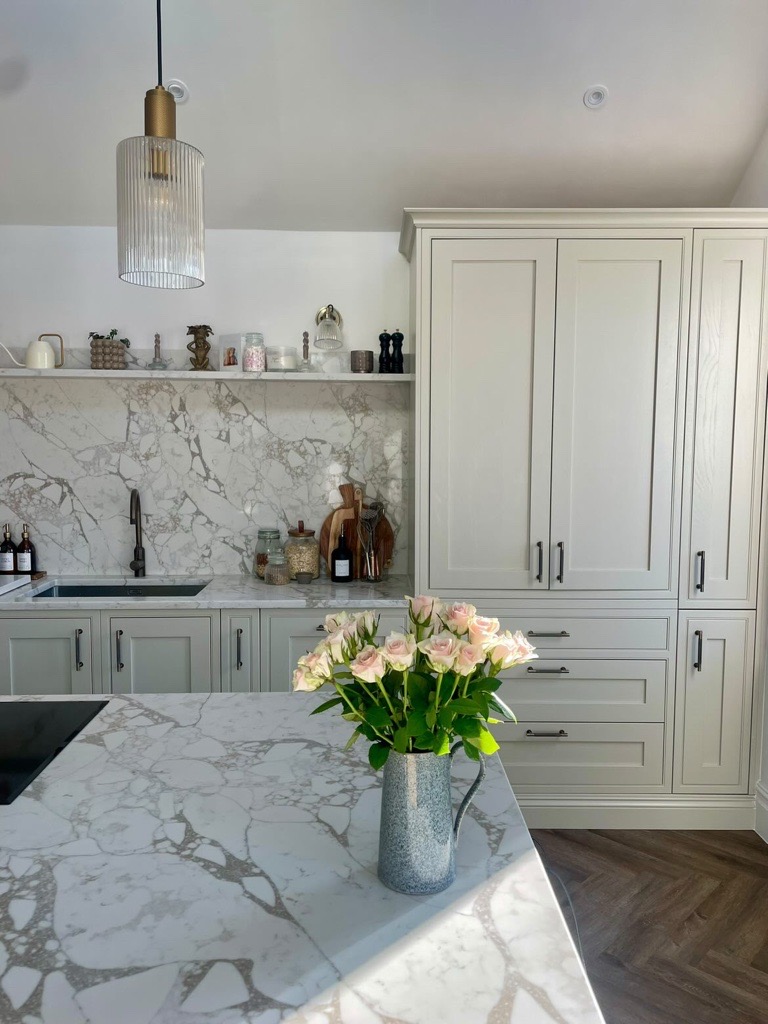 Summer sunshine in the kitchen with Denby Studio Grey.

Shop the Studio Grey range: bit.ly/45NyRIA

Photo by <a href="/its/">its</a>.amys.edit.