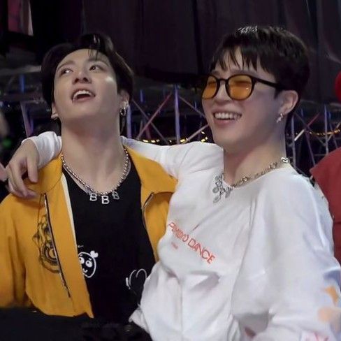 Bana en acilinden jikook gibi ilişki lazım abi istiyorum işte jikook ilişkisinden istiyorum çok güzeller çokkk