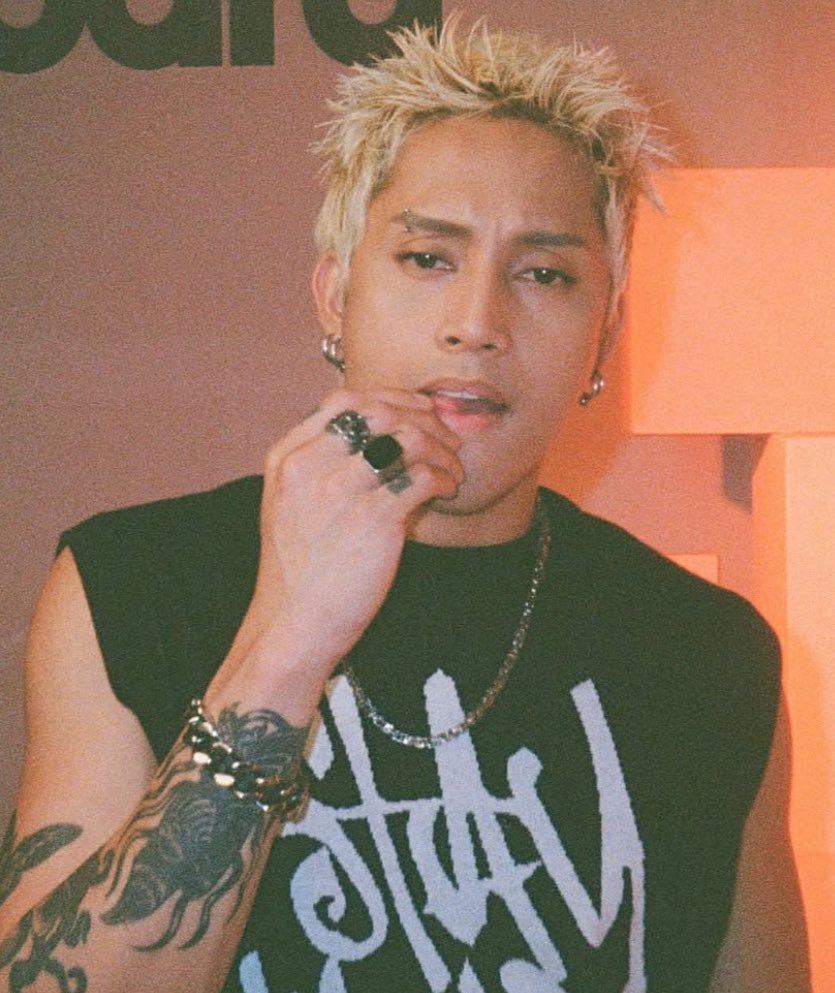 fjsdvmps's tweet photo. outer side:                                inner side:
⛓️💣🗡️🤘🏼                               🥺🌸💗🫶🏼 https://t.co/FYHJnl1W1i