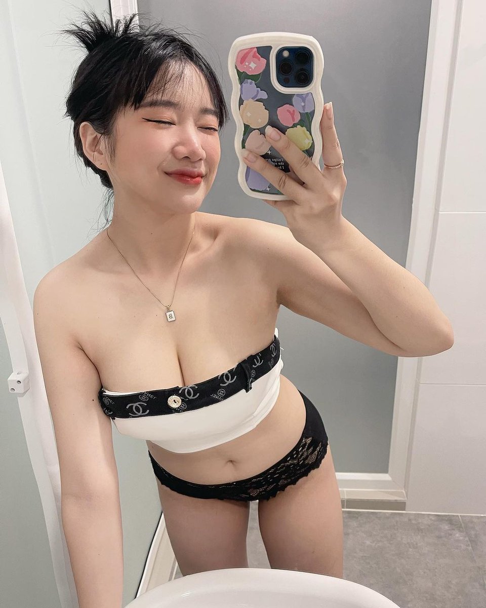 mdevin25613's tweet photo. Kakak dingin ujan Ready vcs Senin malam goyang gapapa info rr 
https://t.co/wmhME6nDa8 https://t.co/8IlCAHJDre