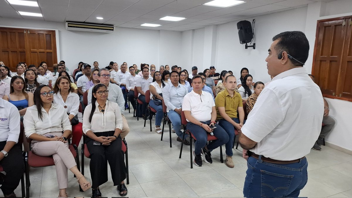 UniCaribe_'s tweet photo. #AEstaHora | 🕗 Nuestro rector Leonardo Pérez Suescún socializa con líderes de procesos académicos, administrativos y misionales, profesores de planta y funcionarios, la noticia de nuestro Cambio de Carácter a Institución Universitaria del Caribe.

Empezamos nuestra nueva etapa en esta historia de #MásOportunidades