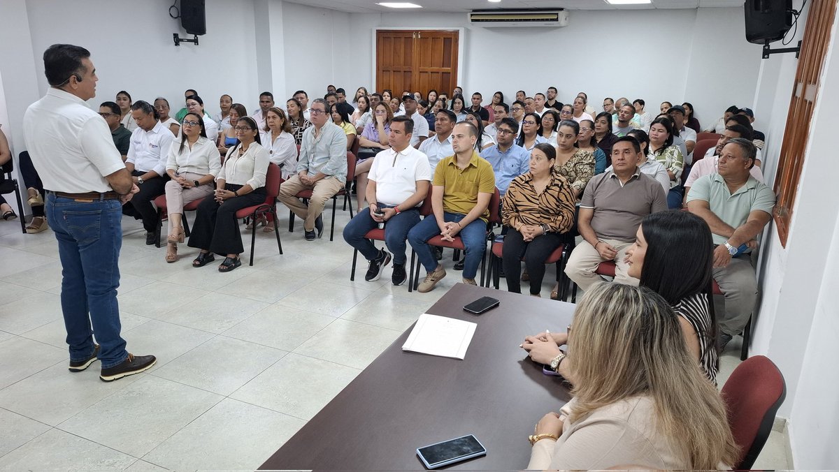 UniCaribe_'s tweet photo. #AEstaHora | 🕗 Nuestro rector Leonardo Pérez Suescún socializa con líderes de procesos académicos, administrativos y misionales, profesores de planta y funcionarios, la noticia de nuestro Cambio de Carácter a Institución Universitaria del Caribe.

Empezamos nuestra nueva etapa en esta historia de #MásOportunidades