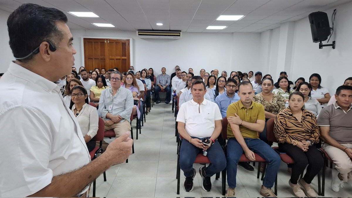 UniCaribe_'s tweet photo. #AEstaHora | 🕗 Nuestro rector Leonardo Pérez Suescún socializa con líderes de procesos académicos, administrativos y misionales, profesores de planta y funcionarios, la noticia de nuestro Cambio de Carácter a Institución Universitaria del Caribe.

Empezamos nuestra nueva etapa en esta historia de #MásOportunidades