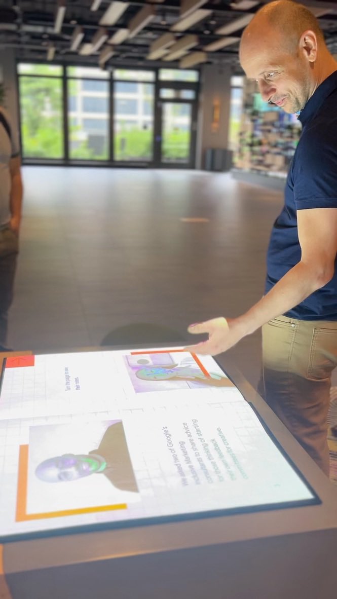 Mur (@mumuchane) and leadership team visited New York City, taking time to reflect on the past year's progress and harness fresh focus. Special thanks to Global University CIO Don Welch @_nyuit, AVP RIT Jen Sparrow, and <a href="/GoogleForEdu/">Google for Education</a>. Pictured, Odi Iancu with Google Virtual Pages