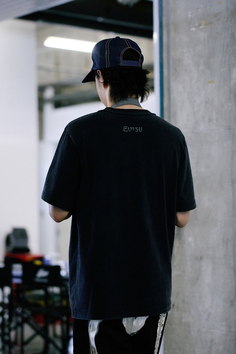evisu 핏을 미친놈(p) 처럼 소화해내는게
