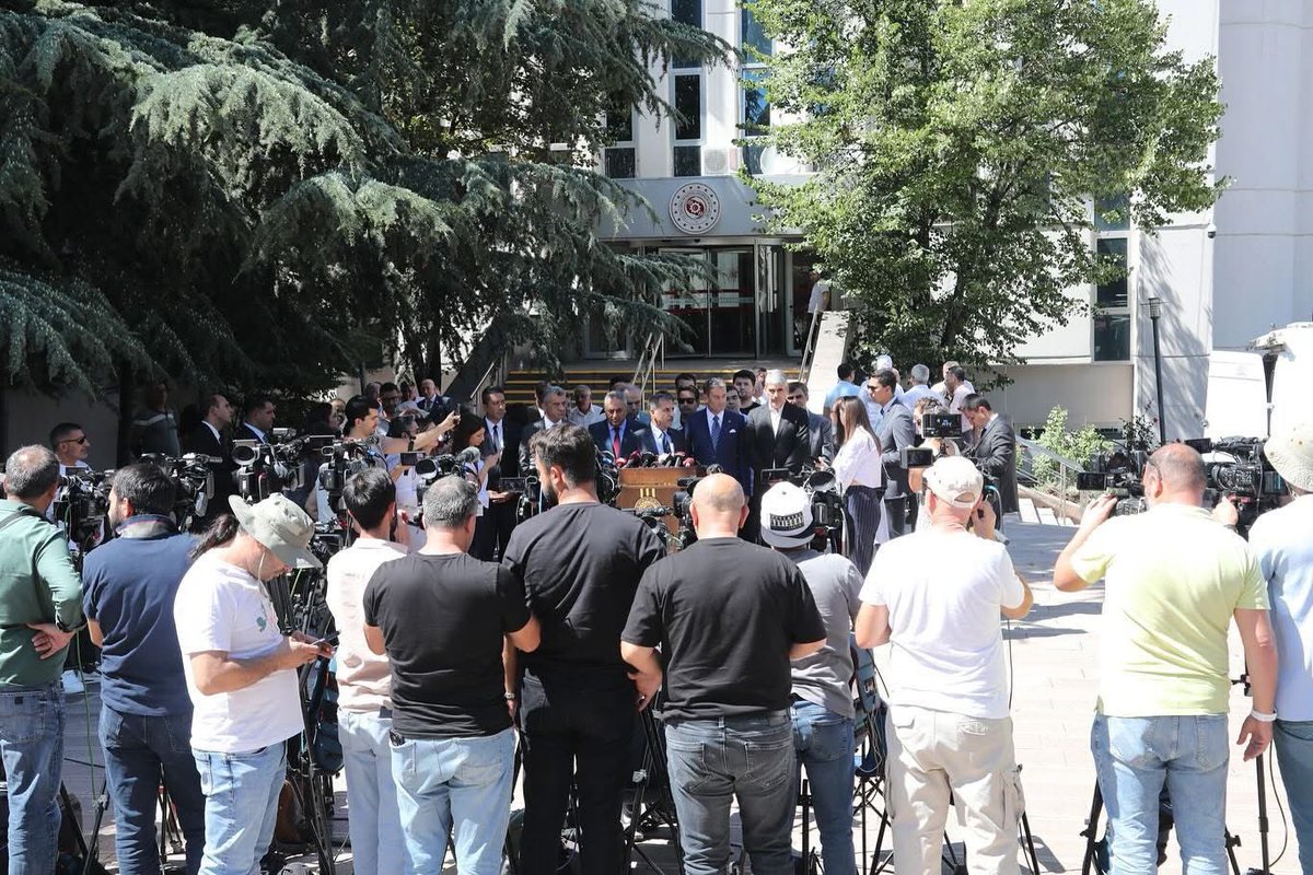 📢Kamu işveren heyetinden beklentimiz; müzakere edilebilir bir tekliftir. 

📌En düşük memur maaşının 74 bin lira, 

📌Ortalama memur maaşının ise 84 bin lira olması insana yakışır işin gereğidir.
