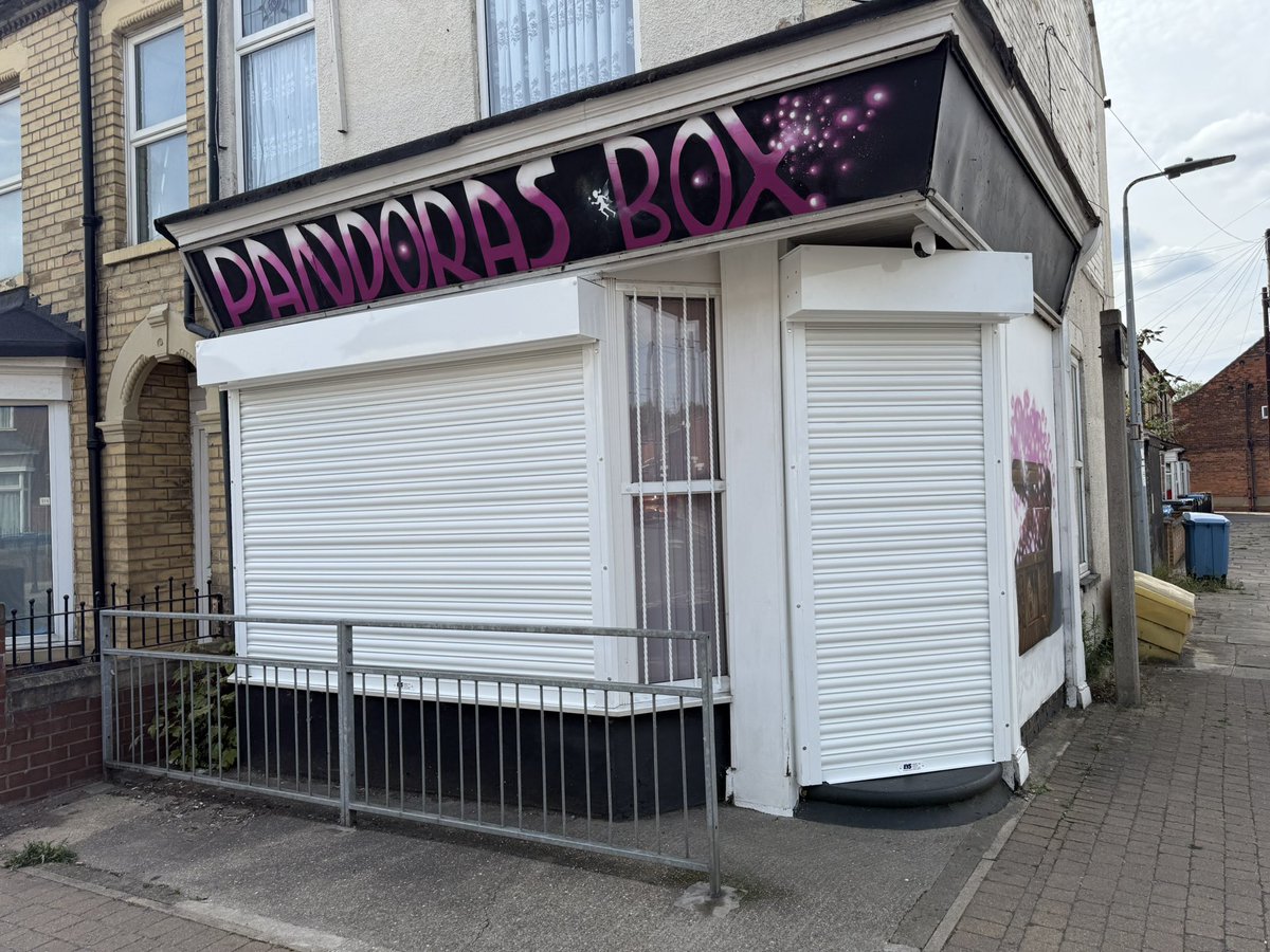 Pandoras Box is now secured 🔒 with EYS steel shutters and decorative window bars.
Powder coat finish and operated via remote control.

Looking to secure your business premises?
Get in touch #EYS