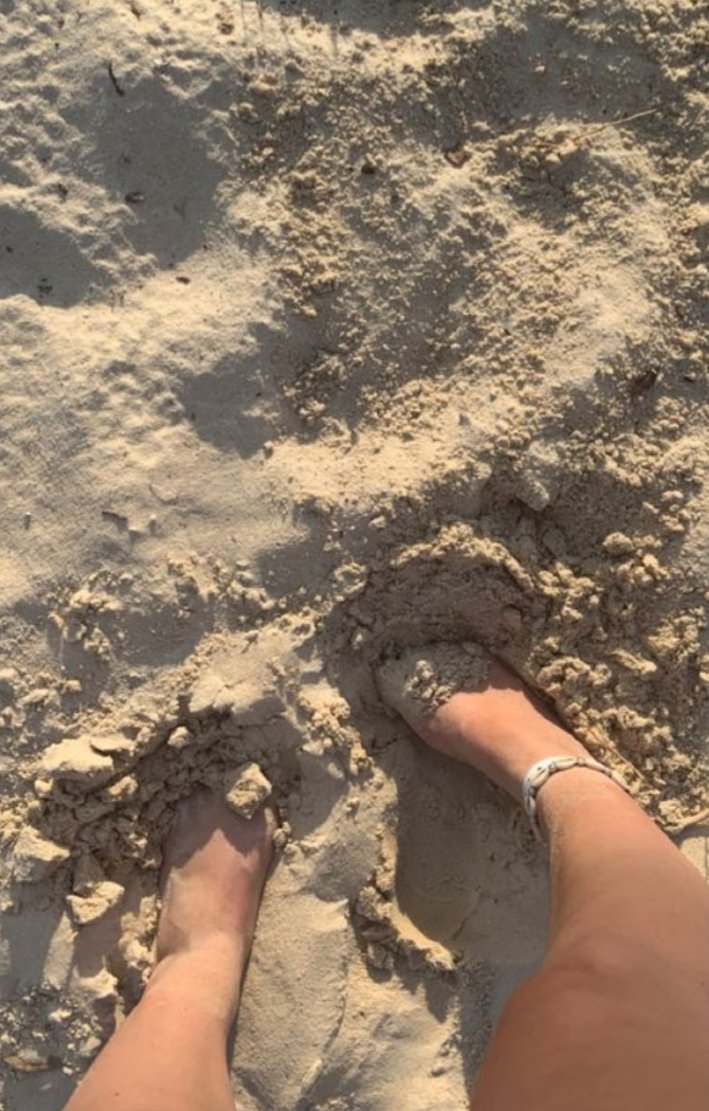 sweetfeetlver's tweet photo. #beachfeet #sandfeet #payfirst
#outdoorfeet
@dopafeet @feetpuppy90 @FootBeauties @rt_feet @HerSexyFeet @feet_w0rld https://t.co/gFAZ8ZFN6d