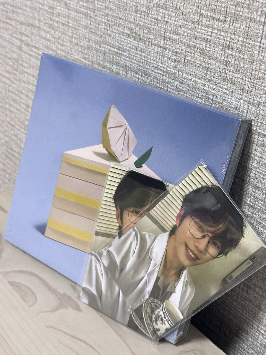 퇴근 후 5.0 앨범 언박싱 하는데 포카가 2장..?!
제 앨범 포장하신 분 절 할게요 감사합니다🍀

아 내가 덕질 계정을 팔 줄 몰랐지,,
권정열 평생 노래해 평생 응원해ㅠㅠ

#권정열 #10cm