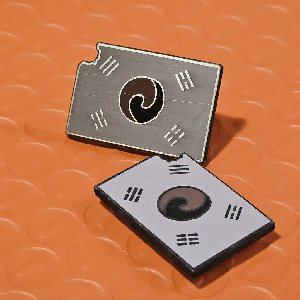 일단 샀는데 어디에 달고 다니지...