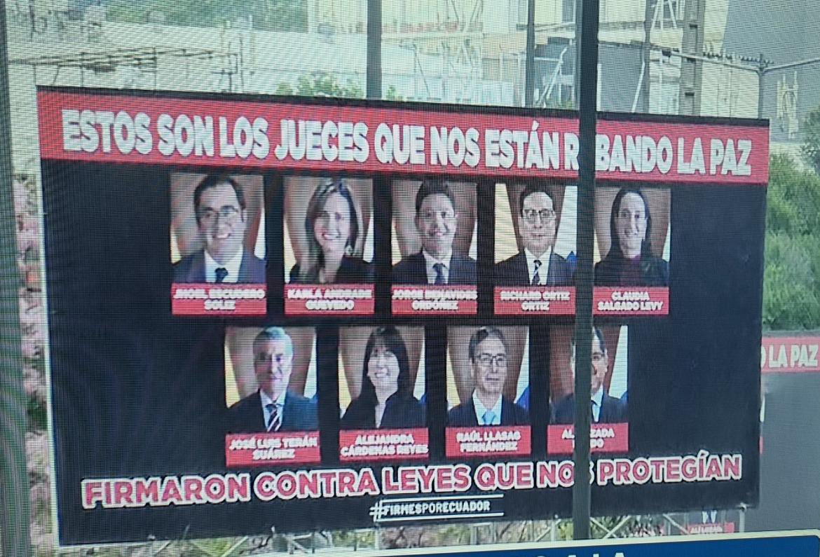 @SantiagoBasabeS (@santiagobasabes) on Twitter photo Colocar los rostros de los jueces de <a href="/CorteConstEcu/">Corte Constitucional</a> bajo la idea de que son los responsables de quitarle la paz al país es un acto de bajeza humana y miseria política. Frente a esto debe darse un rechazo generalizado de la sociedad, sin distinciones de ninguna naturaleza. Esto Colocar los rostros de los jueces de <a href="/CorteConstEcu/">Corte Constitucional</a> bajo la idea de que son los responsables de quitarle la paz al país es un acto de bajeza humana y miseria política. Frente a esto debe darse un rechazo generalizado de la sociedad, sin distinciones de ninguna naturaleza. Esto
