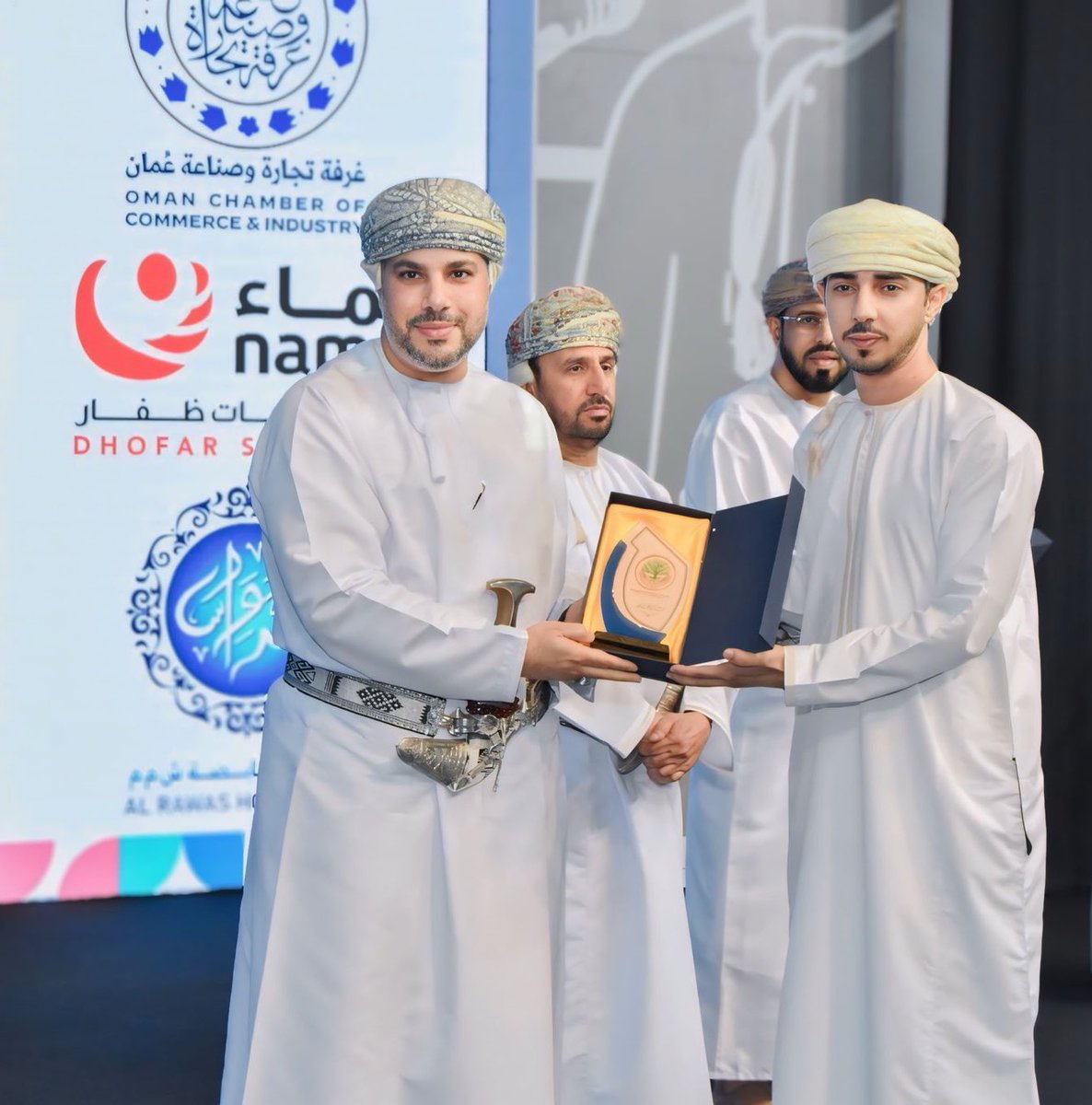 “الشباب ثروة الأمم وسواعدها التي تبني”
من خطاب جلالة السُّلطان #هيثم_بن_طارق - حفظه الله - وصاحب السمو السيد #ذي_يزن_بن_هيثم_آل_سعيد يمثلهم ويدعمهم ببرامج تمكينية تُعزز دورهم القيادي،وصاحب السمو السيد #مروان_بن_تركي_آل_سعيد يدعهم بالعطاء المستمرة للمبادرات الشبابية وريادة