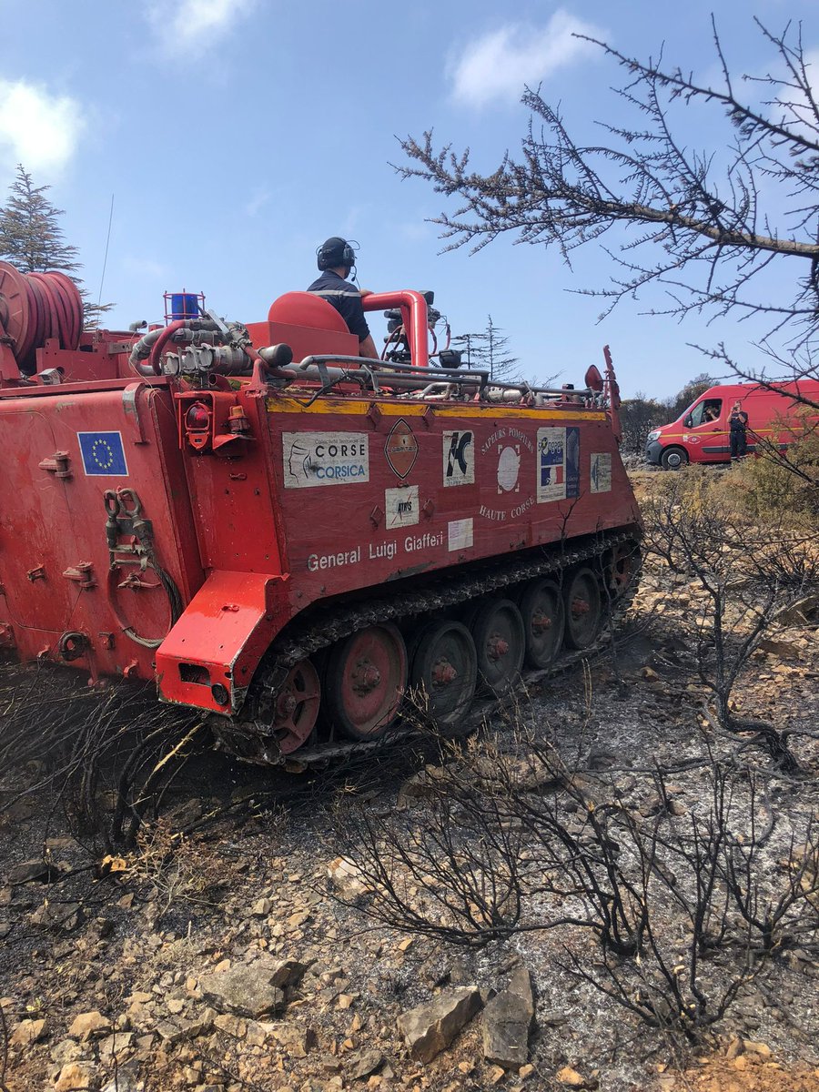 C’est la seconde fois que ces véhicules, équipés de lances et d’une citerne d’eau, sont projetés sur le continent. Habituellement postés en Haute-Corse, ils sont utilisés depuis 10 ans et ont été financés grâce à un projet 🇪🇺.