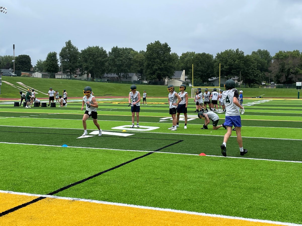 "When you have great tradition you get to have new guys step up and have their role. It's all about what's being built in the off-season."

Spoofhounds hit the turf for first fall practice
🔗STORY bit.ly/3JfnfoZ