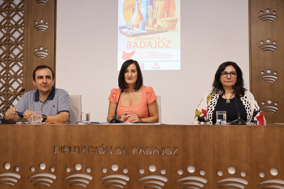 DipdeBadajoz's tweet photo. 👐 La #DipBdjz presenta el Primer Festival de los Oficios Artesanos de la provincia

Un encuentro que hará parada en 4️⃣ municipios donde se aunará la tradición, la cultura y el talento para impulsar el turismo y la economía local 🏘️. 

➕ℹ️ Descúbrelos en https://t.co/IqUl45KrUE

🌐 #ODS1 #ODS8 #ODS10