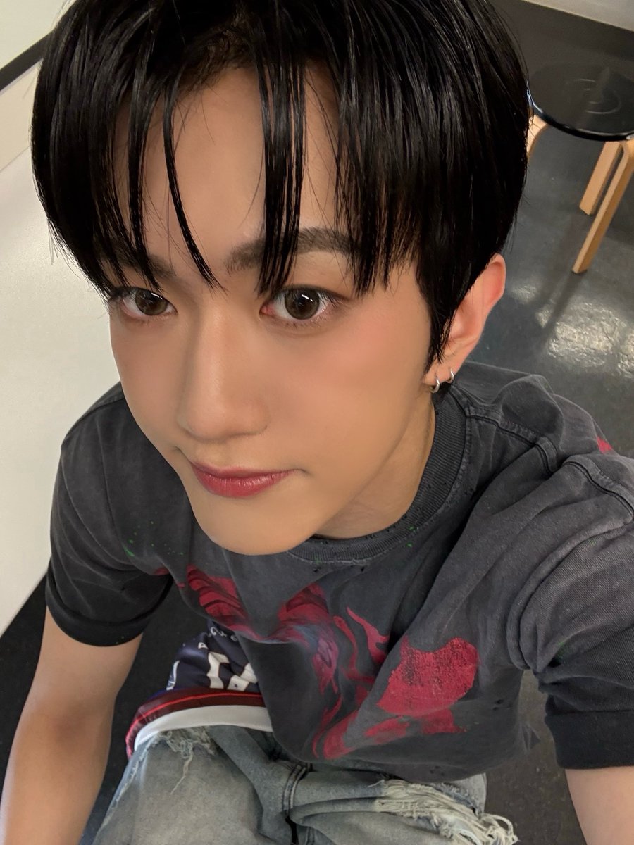 YOUNITE_twt's tweet photo. 멋쟁이데스까?😜

#경문 #KYUNGMUN https://t.co/0padDdfJtJ