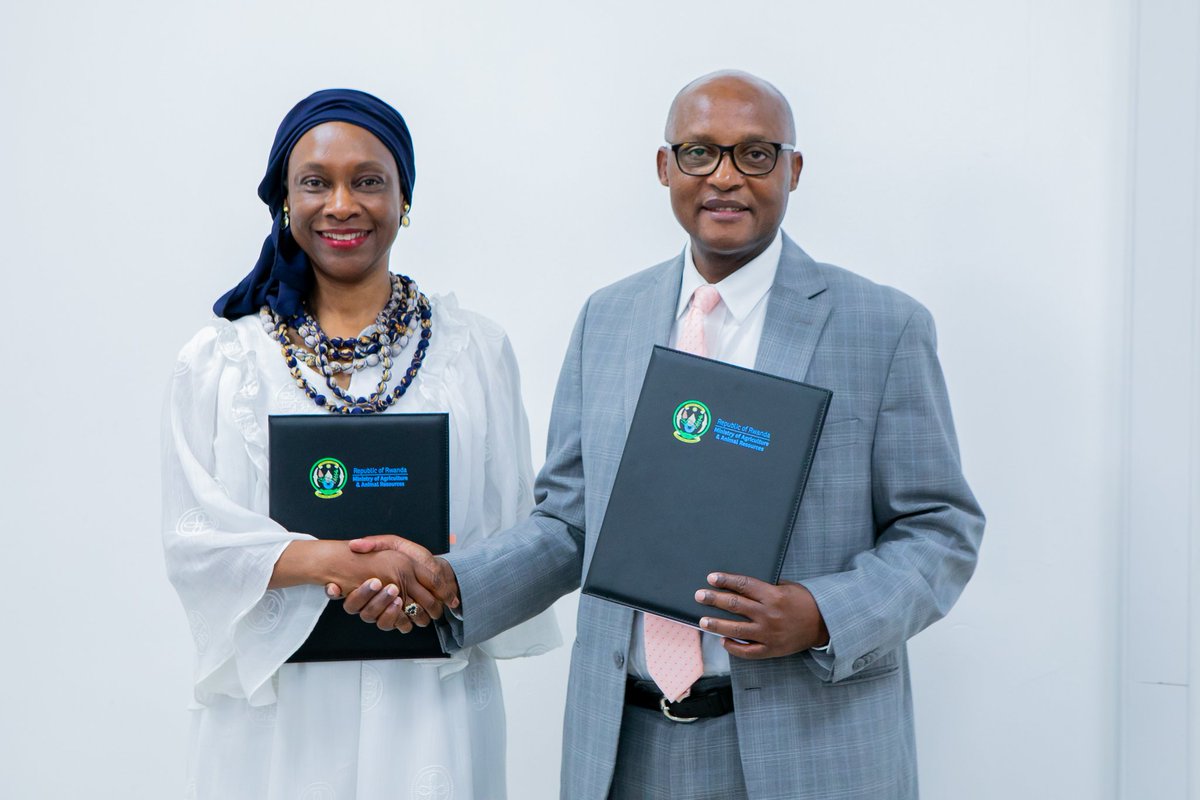 RwandaAgri's tweet photo. Today at MINAGRI, Hon. Minister @mcbagabe and @AfDB_Group Rwanda Country Manager @AissaToureSarr1 signed an Aide Mémoire for a feasibility study on Gabiro Agribusiness Hub (GAH) Phase II. https://t.co/u5plhAorc4