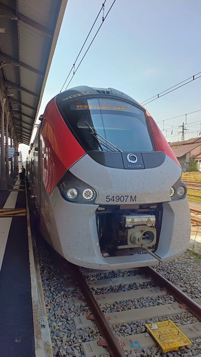 Aujourd'hui j'assure le <a href="/lio_train_sncf/">liO Train SNCF Occitanie</a> 872712 au départ de Tarbes pour Toulouse.
L'astreinte c'est aussi aller assurer un train en urgence pour remplacer un collègue malade 💪.