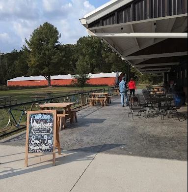 DavesRunning419's tweet photo. Quick reminder! We'll be at the Oak Openings "Wheelhouse" tonight at 6:30pm. Swing by for some good times and great brews from Earnest Brew Works! #DavesRunning #BrewSeries #Running #BrewDash #CraftBeer #RunforBeer https://t.co/mHABX5fCRv