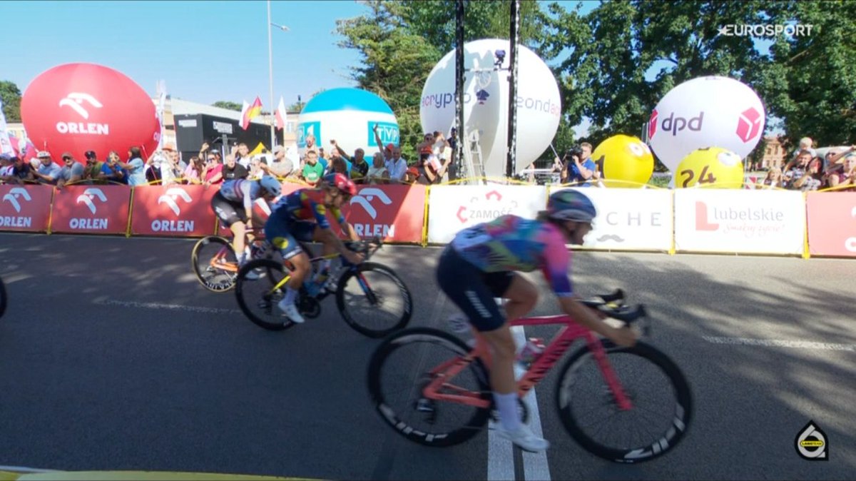kamildziedzic_'s tweet photo. CONSONNI Chiara wygrywa 1. etap #Tourdepolognewomen zbiera 13 sekund bonifikaty razem z premia do generalki, to spory zapas. Na 4 miejscu Kaja Rysz z Reprezentacji Polski! #TDPW25 https://t.co/OppcAW9pCU