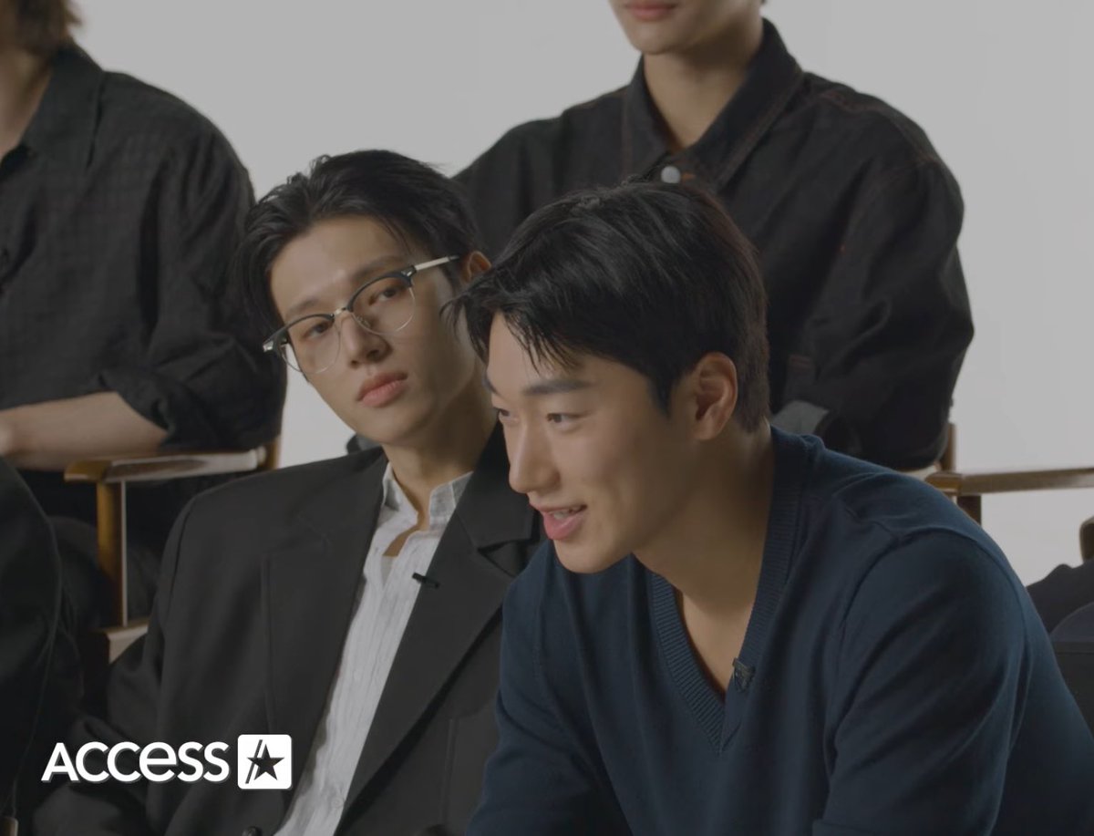 my fucking jaw hit the floor
dilf ceo wy and his flustered employee sn who stumbles over words, blushes constantly, and flashes those lethal dimples every time wy glances his way only to trip over air in response