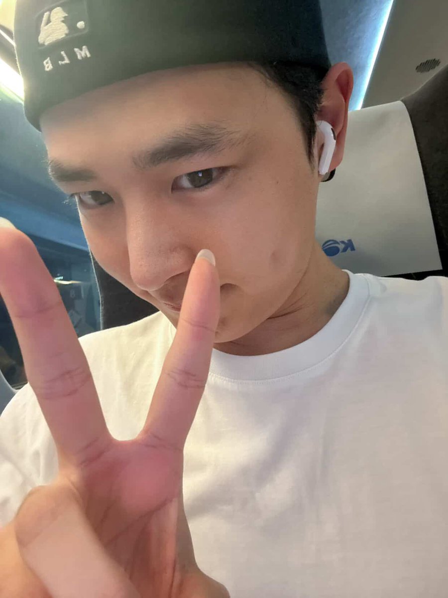 Am always bothered by Byung’s nail. Why he always keep it so long🤣🤣