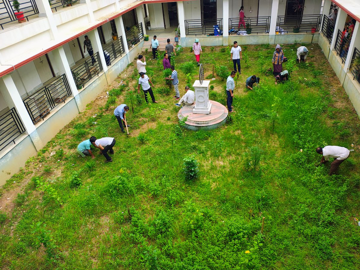 ERO_karbook's tweet photo. Swachh Bharat Mission activities undertaken by team of SDM, Karbook on 12.08.2025 in c.w #HarGharTiranga2025 campaign - part of #AzadiKaAmritMahotsav

@mygovtripura 
@DmGomati https://t.co/oJ97AvgWW1