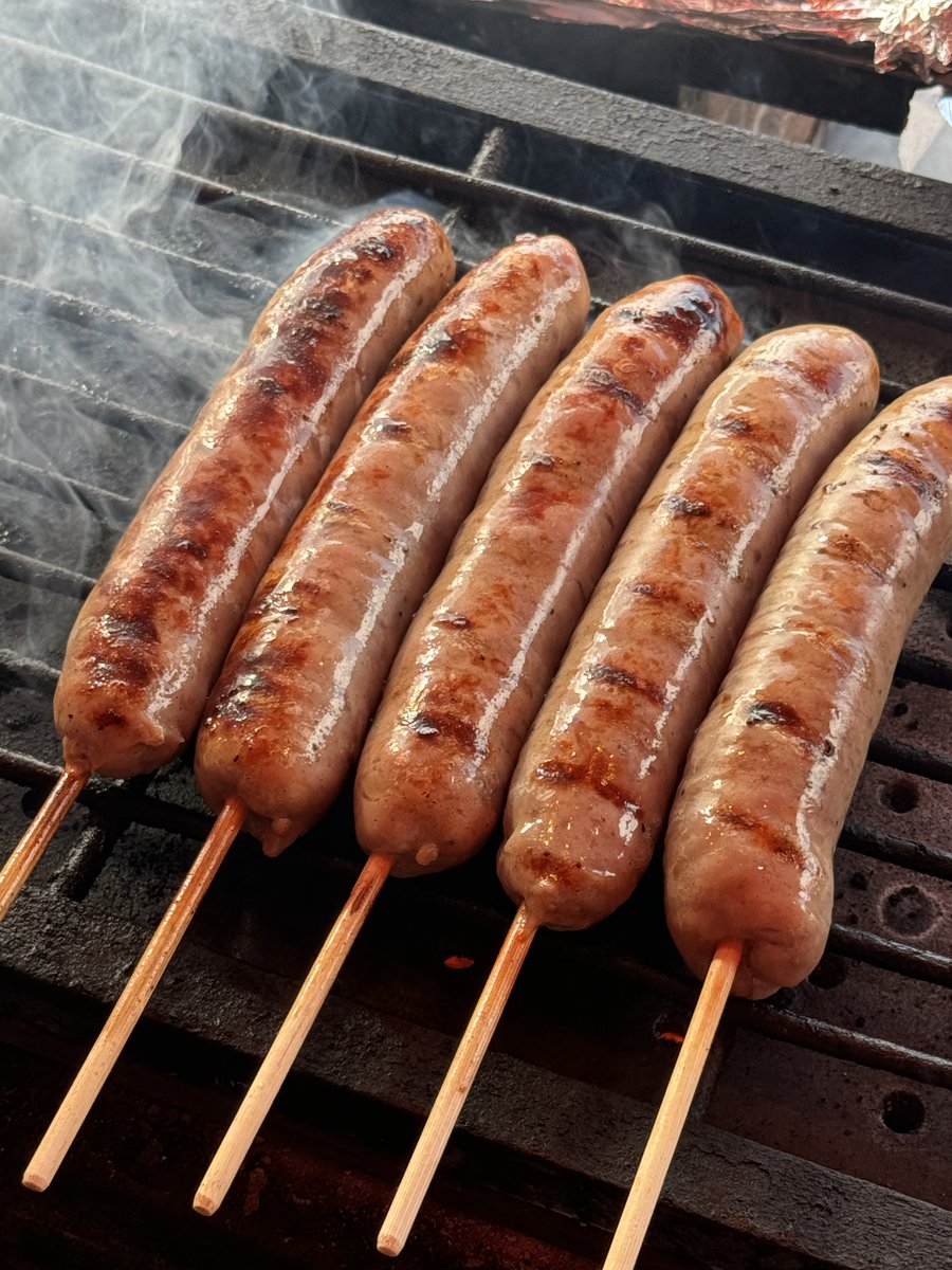 これワシです😎
マケインで八奈見さんが食べたソーセージ焼いてたのはワシです😎
8/13は豊橋まちなか広場
8/15-18は聖地のんほいパークで出店、アニメ登場ソーセージを焼く聖人(マサト)になります😎
お盆で聖地巡礼されている方!!ぜひご来場ください!!!!
#負けヒロインが多すぎる
#マケイン #豊橋