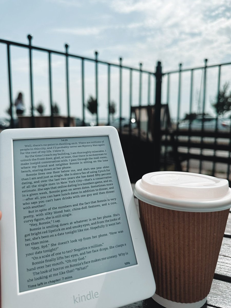 mrhpst's tweet photo. much needed me time in the sun☀️📖 https://t.co/GOHd6xkVi9