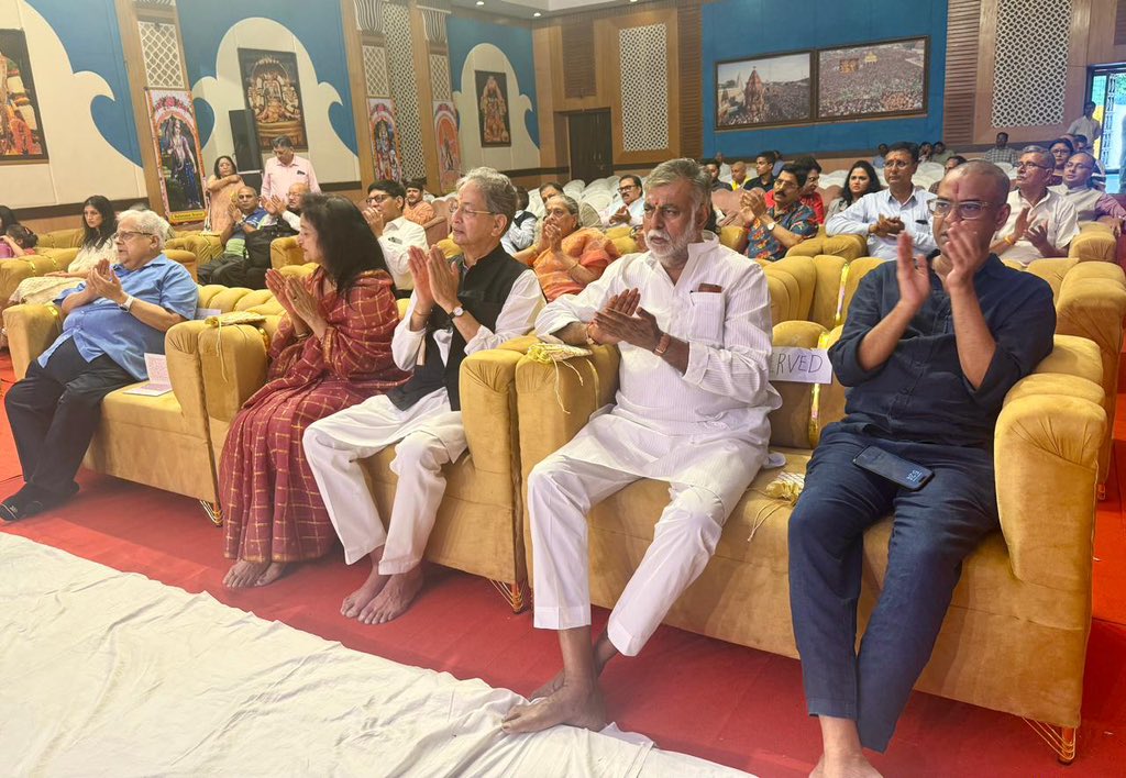 आज दिल्ली के बालाजी मंदिर में हो रहे सुन्दर काण्ड पाठ में शामिल होकर मेरे मित्र पूर्व IAs मा विश्वपति त्रिवेदी जी को धन्यवाद दिया ।उनके आमंत्रण पर ही इस कार्यक्रम में शामिल होने का सौभाग्य मिला ।
