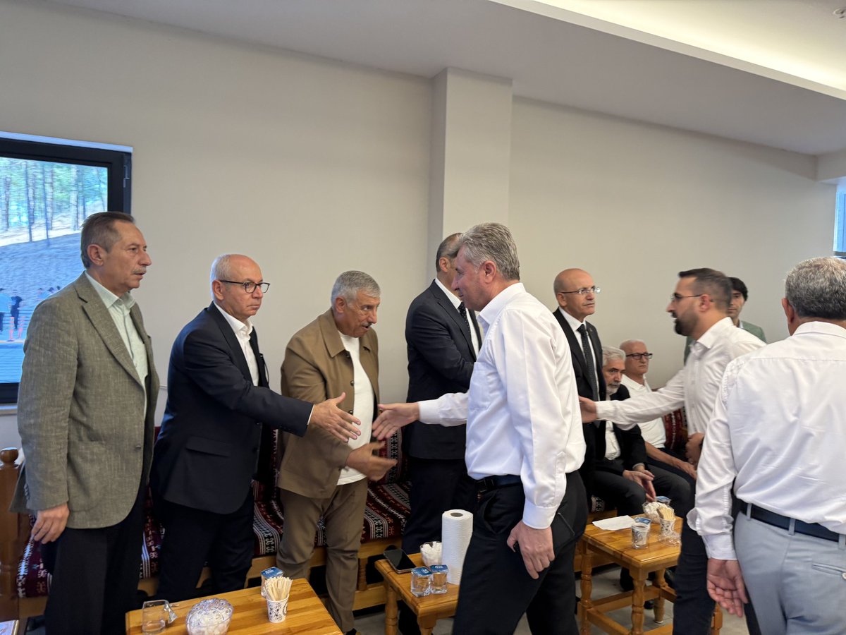 Mehmet Şimşek bakanımızın ağabeyi Merhum H. Nazmi' nın taziyesine iştirak ettik.

Allah rahmetiyle yargılasın, tüm aileye Sabr ı Cemil ihsan etsin.