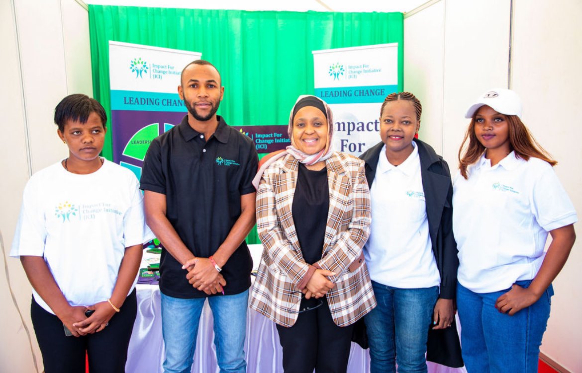 SeifGoga's tweet photo. 📍 Dodoma | #SikuYaVijanaKimataifa2025 ;

Naibu Katibu Mkuu, Ofisi ya Waziri Mkuu – Kazi, Vijana, Ajira na Wenye Ulemavu, Zuhura Yunus, ametembelea wadau wa maendeleo ya vijana katika eneo la maonesho Mabeyo Complex, Jijini Dodoma, leo Agosti 12, 2025.

#VijanaNaMaendeleo https://t.co/KN9xtZhNkW