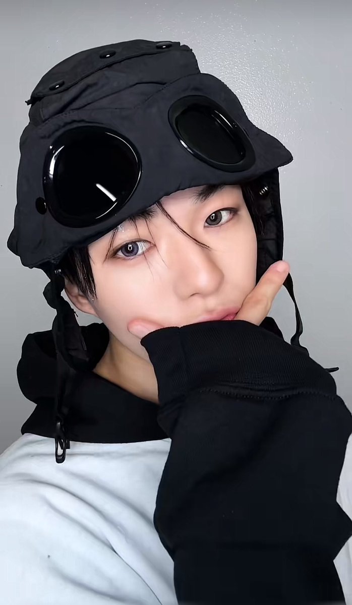 J'애... tweet media