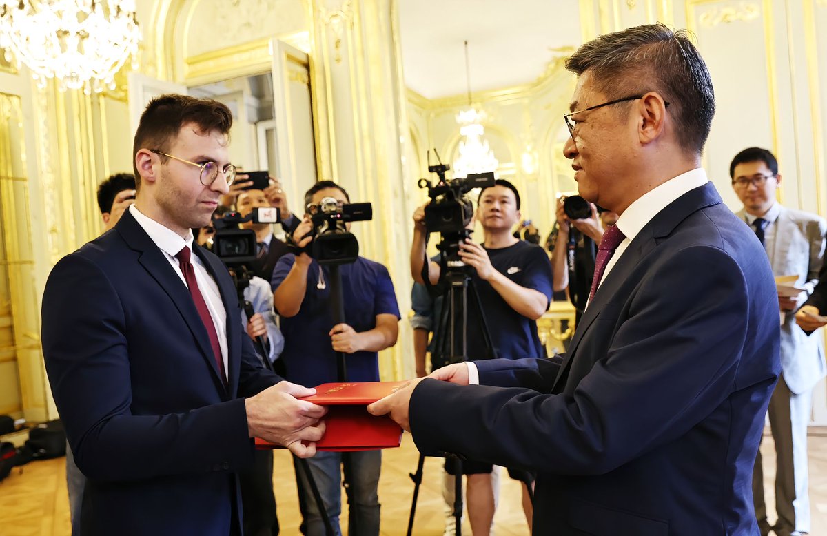 TopYellowriver's tweet photo. French citizen Marcus Detrez @learny_marcus donated 618 photos documenting Japan's invasion of China during #WWII. After the arrival of China, he watched the film Dead To Rights, which depicts the #NanjingMassacre. 
@AmbassadeChine @consulat_de #MarcusDetrez #Peace https://t.co/RpEOybOWf2