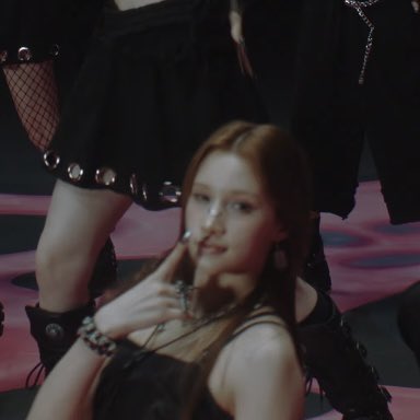 hiyyihismylight's tweet photo. one thing for sure those hiyyih fancams from this era are about to DEVOUR

#HIYYIH #HUENING_BAHIYYIH #휴닝바히에 https://t.co/eARmBhJPnq