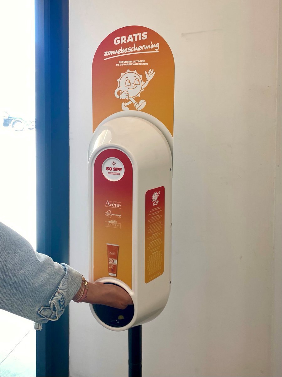 Zag jij al onze gratis zonnemelk-dispenser aan het onthaal van campus kennedylaan? 🌞 Zo kunnen onze patiënten en bezoekers zich met #factor50 beschermen tegen de #zon. Vergeet niet te smeren!

Initiatief van az groeninge, Sundo, Apotheek Galerij en Pierre Fabre.