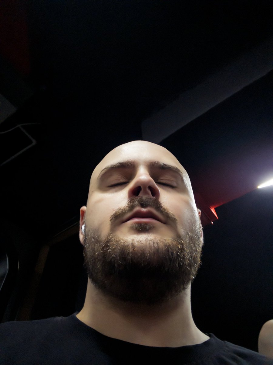 sozydozy's tweet photo. Люди: фоткают в зале жопу 

Мои фотки из зала: https://t.co/3Id7bjnbwl