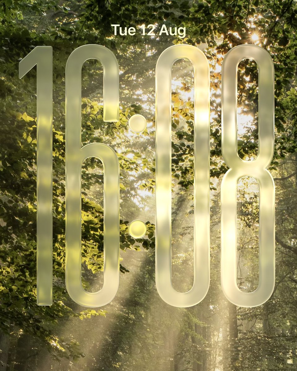 minimalnerd1's tweet photo. Since now we got real Liquid Glass Clock in lockscreen, using a wallpaper with light rays looks stunningly beautiful! Wallpapers in thread 👇🏻 https://t.co/pgZUWNXZt2
