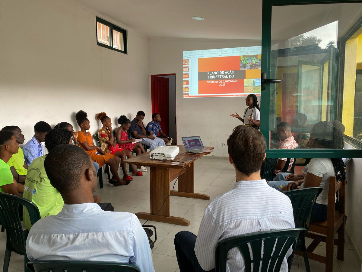 UndpStp's tweet image. Youth across São Tomé mobilized for climate action!
In July, all 6 districts hosted Climate Dialogues led by the Youth Institute, with support from UNDP, UNICEF, and the Directorate for Environment and Climate Action.
📍Next stop: Príncipe in August.
#ClimateAction  #UNDPSTP