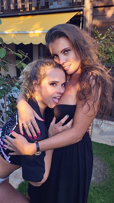 Caroline Tosca - 1 pic. Avec Lula c'est intime, torride et rodéo 😛 Bonne journée les coquins BizzXXL 💞 https://t.co/perXtDAcTq