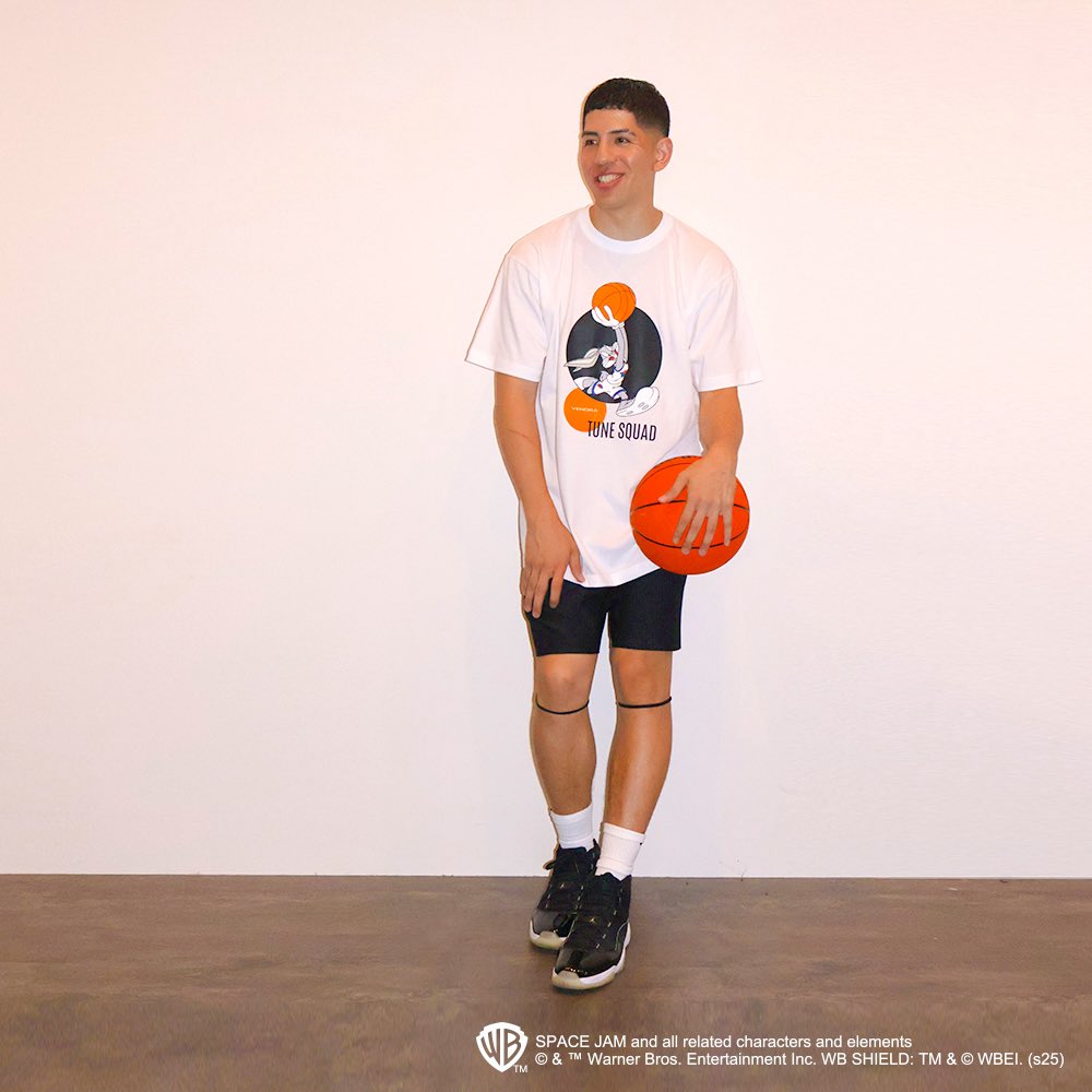 veeeeeeeeeeo's tweet photo. 🐰🪐
SPACE JAM x VENDRA
トレードマークである
膝のテーピングを装備したコラボデザイン✔️🔐
#VENDRA #SPACEJAM
#1996クラシック #少しだけ無駄な楽しさ #vaton #LOONEYTUNES #BUGSBUNNY
#ルーニーテューンズ #バッグスバニー
プロフィールのリンクから購入できます🔗 https://t.co/33wwckWuod