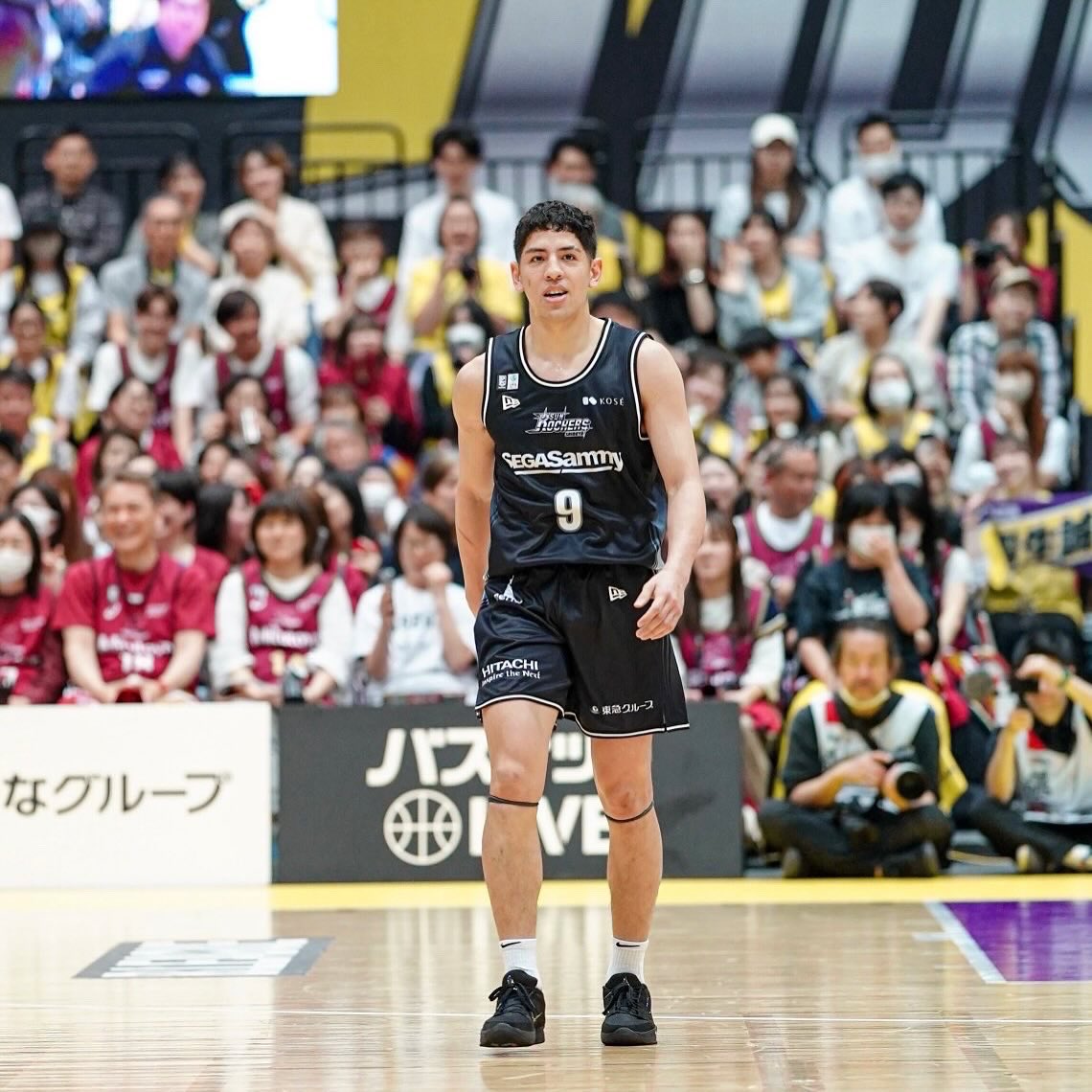 veeeeeeeeeeo's tweet photo. 🐰🪐
SPACE JAM x VENDRA
トレードマークである
膝のテーピングを装備したコラボデザイン✔️🔐
#VENDRA #SPACEJAM
#1996クラシック #少しだけ無駄な楽しさ #vaton #LOONEYTUNES #BUGSBUNNY
#ルーニーテューンズ #バッグスバニー
プロフィールのリンクから購入できます🔗 https://t.co/33wwckWuod