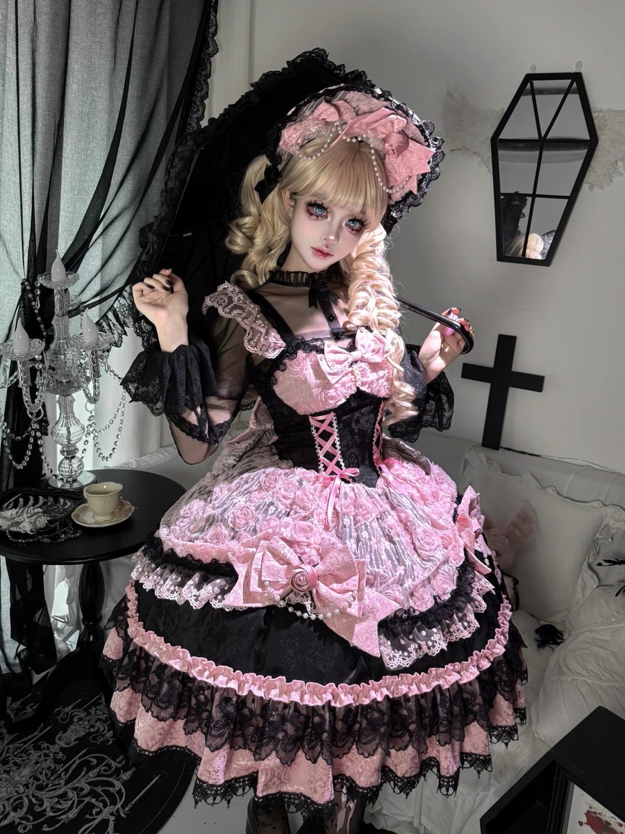 42lolita_'s tweet photo. Rose Princess charm with sheer fabric and stunning 3D rose accents—your must-have Gothic Lolita! 🌹
Purchase link: https://t.co/oD3bmNISuo
#GothicLolita #SugarGirl #RosePrincess #3DRose #HalloweenLolita #LolitaFashion #SheerDress https://t.co/txDAV17nuF
