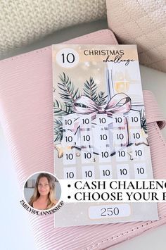 Spare stilvoll für die Festtage – mit dieser eleganten Christmas Challenge Card!
Dieser A6 Savings Tracker hilft dir, 250 in 25 Schritten à 10 zu sparen – perfekt strukturiert für Geschenke, Essen &amp; Deko.

Die Karte ist liebevoll gestaltet mit einer past… pinterest.com/pin/9964221050…