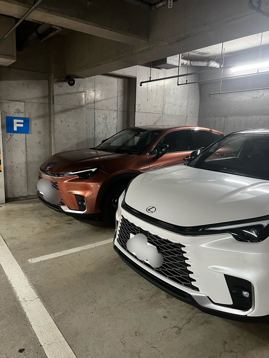 30Cx30's tweet photo. 買い物終わって帰ってきたら、、、手品かよ？
#レクサス 
#LEXUSLBX https://t.co/wRARBThDQu