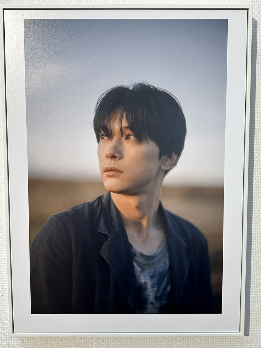 hirune_shitaiii's tweet image. 吉沢亮写真展 #FOSS
造形美よ…
彼の気だるさと、自然な感じがアイルランドの静けさとマッチしていてとてつもなく美しい…
吉沢亮の下まつ毛…
美しすぎてため息がでる。