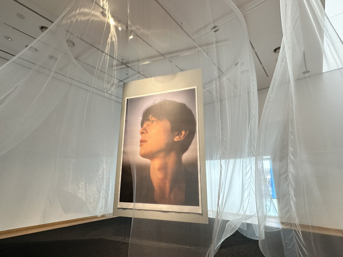 hirune_shitaiii's tweet image. 吉沢亮写真展 #FOSS
造形美よ…
彼の気だるさと、自然な感じがアイルランドの静けさとマッチしていてとてつもなく美しい…
吉沢亮の下まつ毛…
美しすぎてため息がでる。
