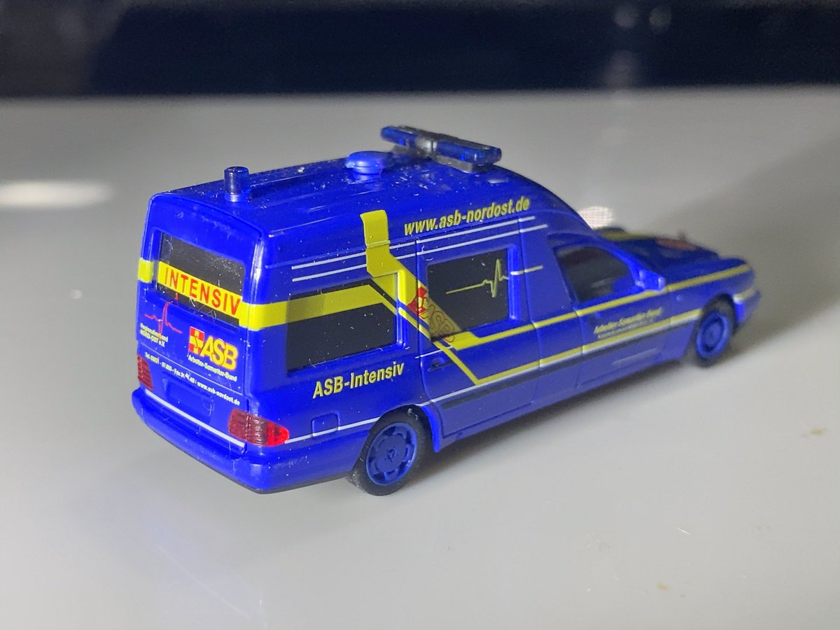 Furious_minicar's tweet photo. Herpa 1/87
#Mervedes W210 KTW ASB
ドイツのボランティア活動団体?みたい。
W210のアンビュランス系のこの改造の仕方半端なく好き。
無限に欲しい https://t.co/Cu8ktaDjUN