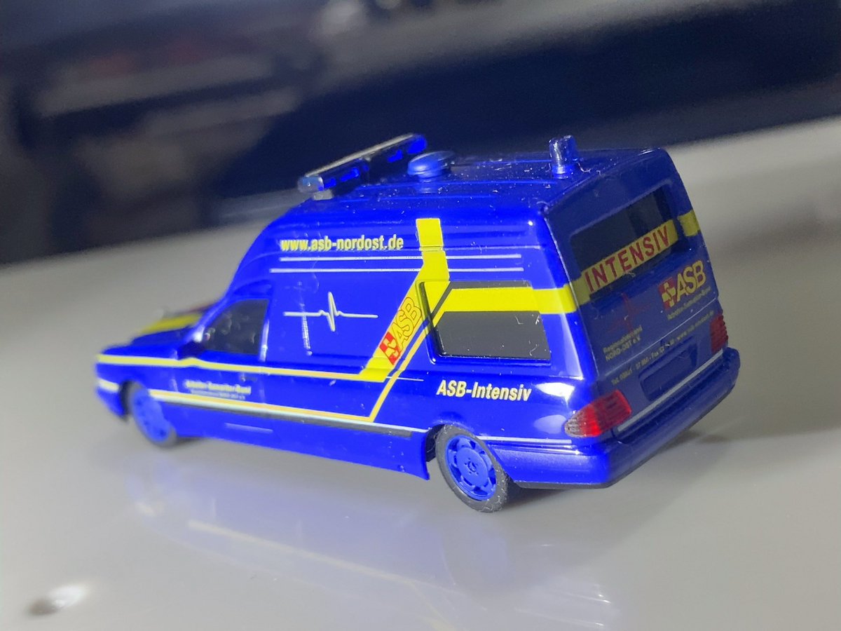 Furious_minicar's tweet photo. Herpa 1/87
#Mervedes W210 KTW ASB
ドイツのボランティア活動団体?みたい。
W210のアンビュランス系のこの改造の仕方半端なく好き。
無限に欲しい https://t.co/Cu8ktaDjUN